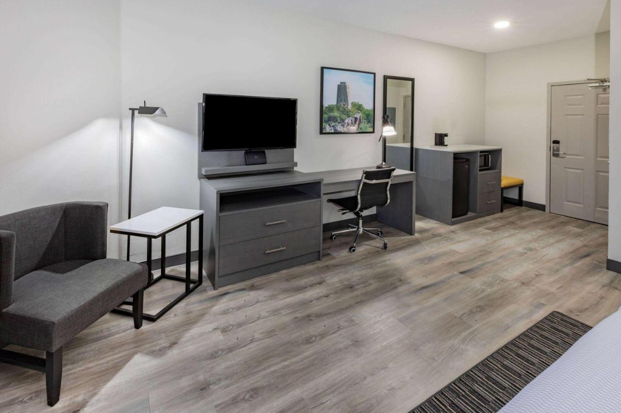 La Quinta Inn & Suites By Wyndham Ardmore Extérieur photo