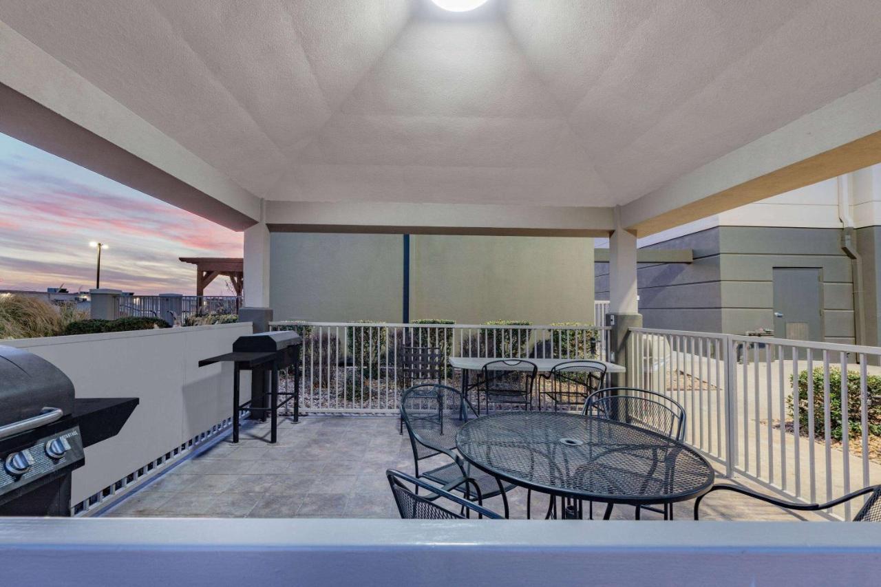 La Quinta Inn & Suites By Wyndham Ardmore Extérieur photo