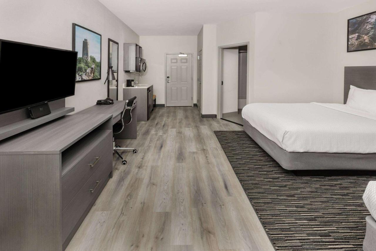 La Quinta Inn & Suites By Wyndham Ardmore Extérieur photo