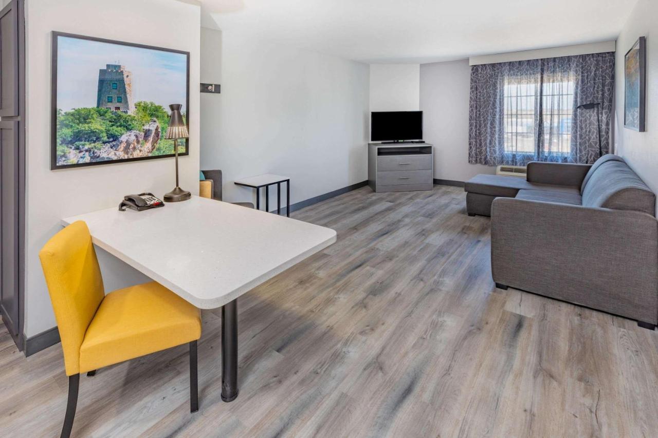 La Quinta Inn & Suites By Wyndham Ardmore Extérieur photo