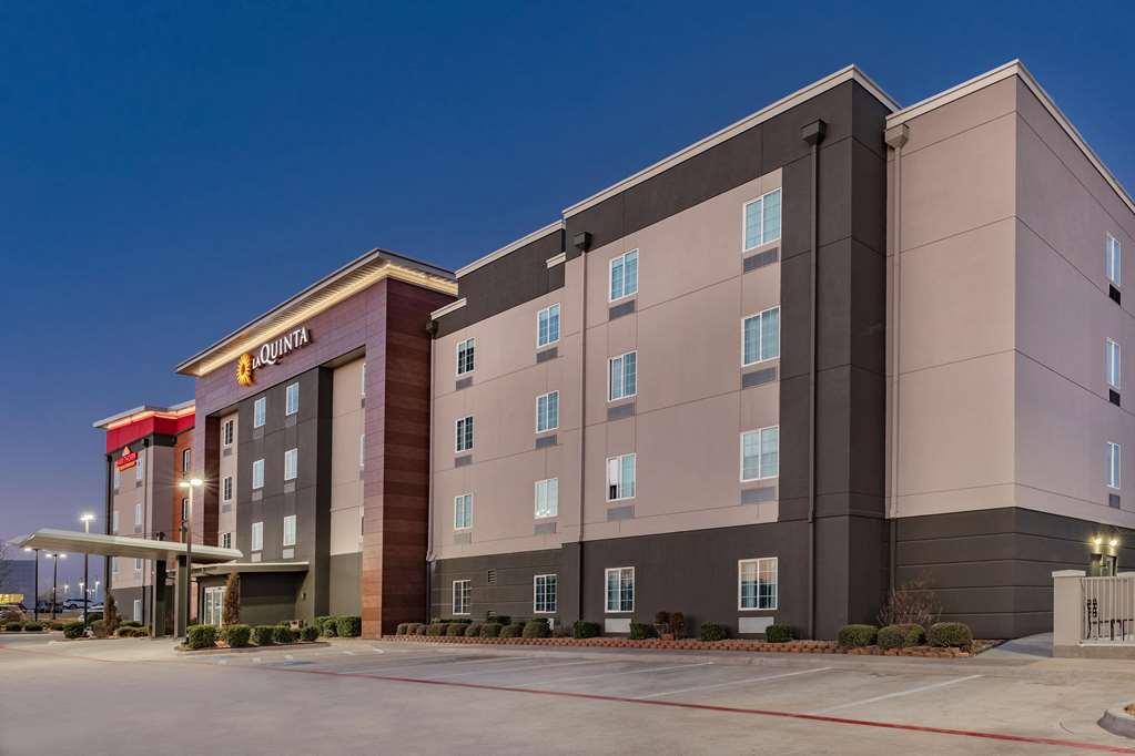 La Quinta Inn & Suites By Wyndham Ardmore Extérieur photo